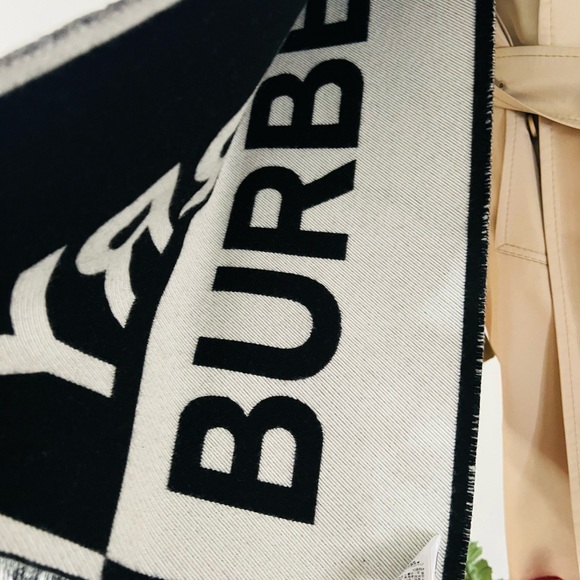Burberry Oversized Scarf-RARE FIND - Picture 4 of 12